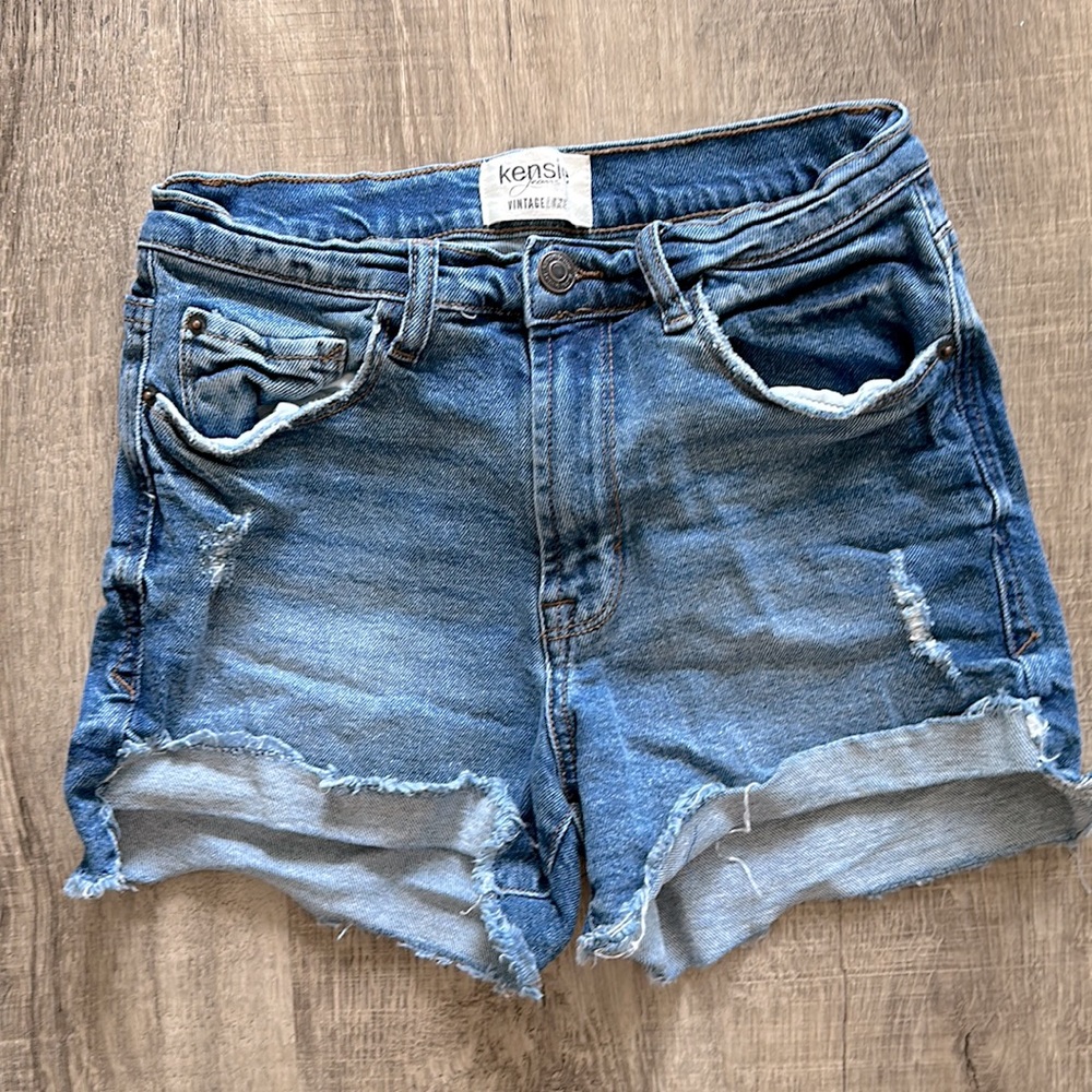 KENSIE Vintage Luxe denim shorts size 2